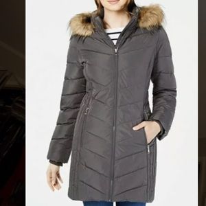 Tommy Hilfiger Puffer Coat with hood, Size medium